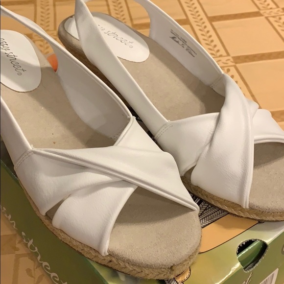 NEW! Easy Street sandal - Picture 7 of 7